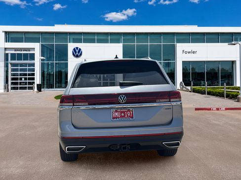 Used 2025 Volkswagen Atlas SEL AWD/4WD image 6