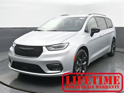 New 2026 Chrysler Pacifica Select