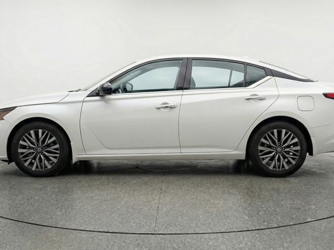 Used 2025 Nissan Altima 2.5 SV image 5