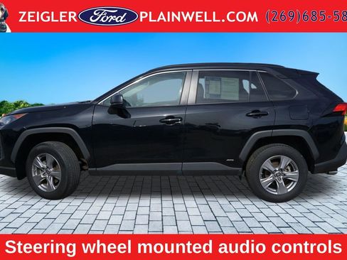 Used 2022 Toyota RAV4 LE AWD/4WD image 2