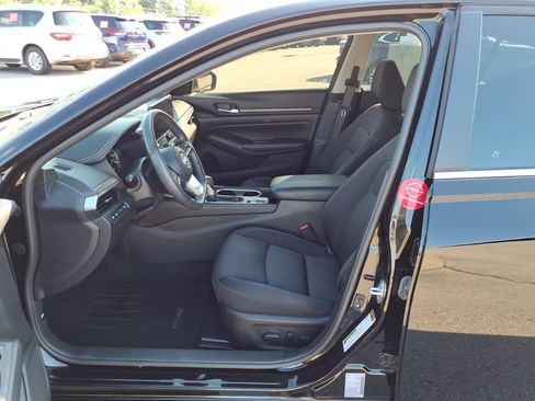 Used 2024 Nissan Altima 2.5 SV w/ SV Premium Package FWD image 4