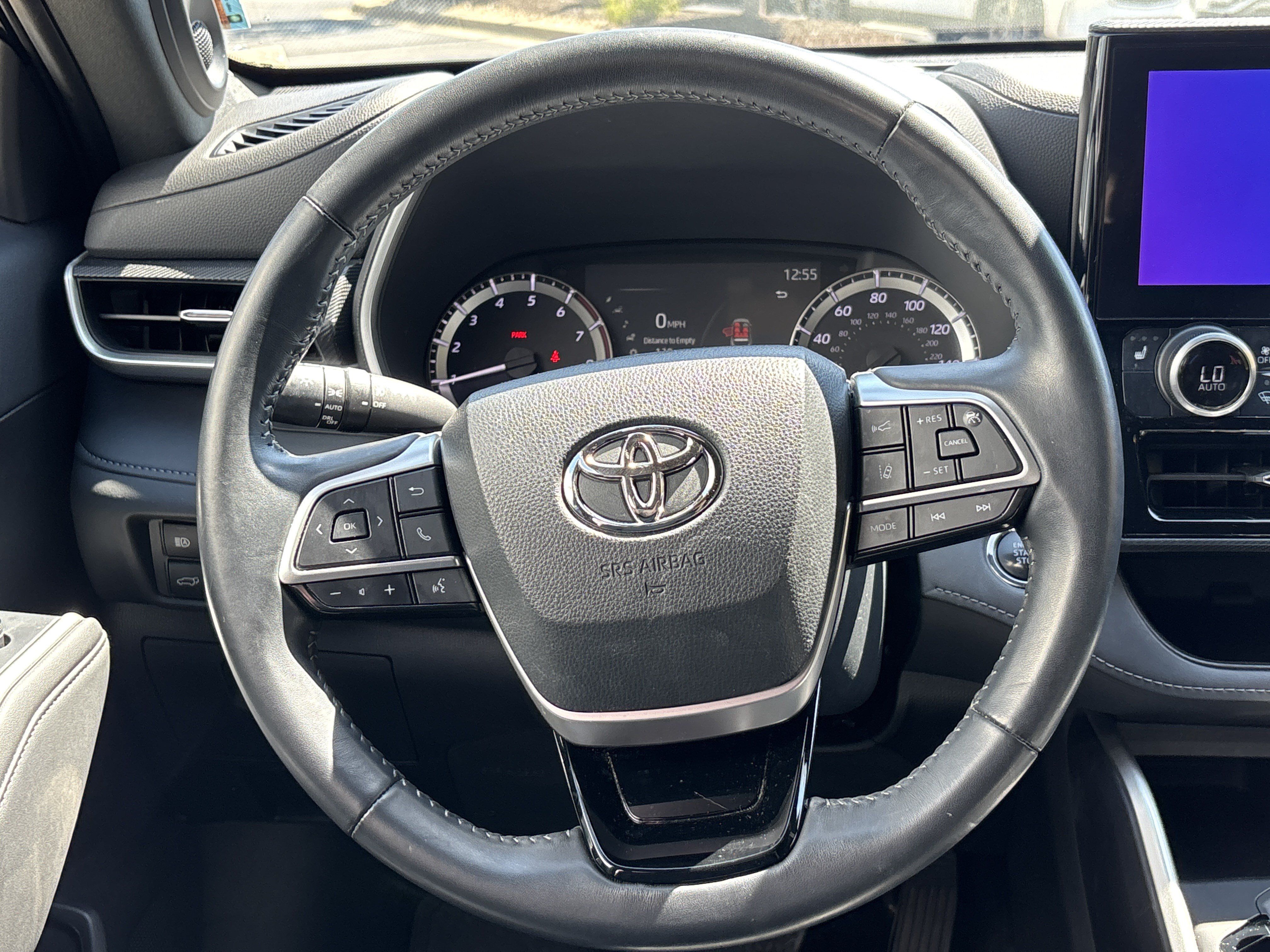 Used 2023 Toyota Highlander XSE AWD/4WD image 17