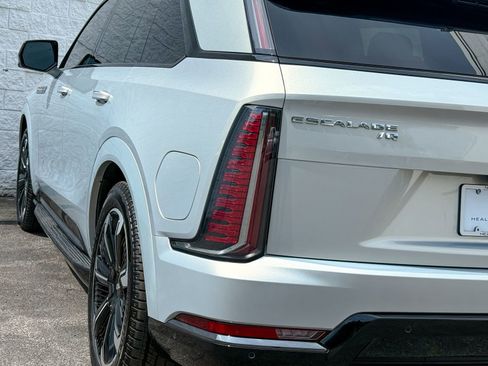 New 2025 Cadillac Escalade IQ Sport 2 AWD/4WD image 9