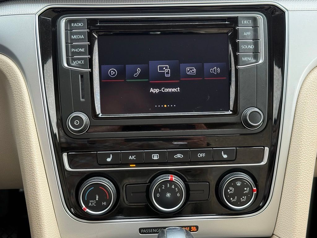 Used 2019 Volkswagen Passat 2.0T Wolfsburg w/ Wheels & Sunroof Package FWD image 36