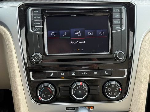 Used 2019 Volkswagen Passat 2.0T Wolfsburg w/ Wheels & Sunroof Package FWD image 36