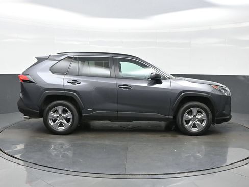 Used 2022 Toyota RAV4 LE AWD/4WD image 7