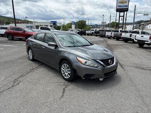 Used 2017 Nissan Altima 2.5 S w/ Power Driver Seat Package FWD image 1