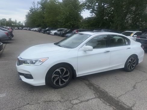 Used 2017 Honda Accord EX image 12