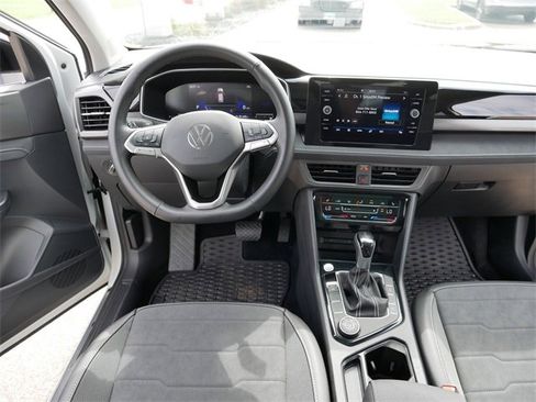 Certified 2025 Volkswagen Taos SE image 21