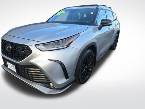 Used 2024 Toyota Highlander XSE image 3