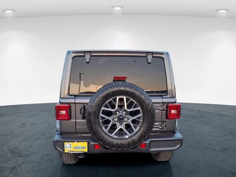 New 2026 Jeep Wrangler Unlimited Sahara AWD/4WD image 8