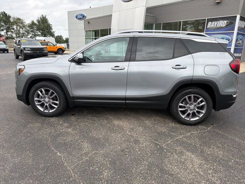 Used 2023 GMC Terrain SLT w/ Tech Package AWD/4WD image 9