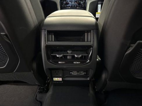 New 2025 Jeep Grand Cherokee Altitude image 38