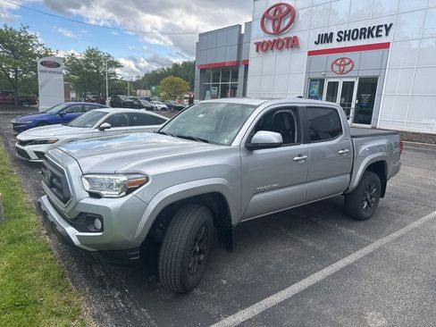 Used 2023 Toyota Tacoma SR5 w/ SR5 Appearance Package RWD image 1