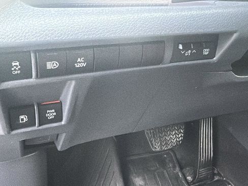 Used 2023 Toyota Sienna XLE image 16