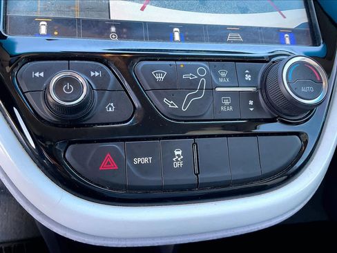 Used 2021 Chevrolet Bolt Premier w/ Infotainment Package image 32