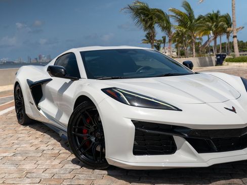 Used 2025 Chevrolet Corvette Z06 w/ Stealth Interior Trim Package RWD image 2