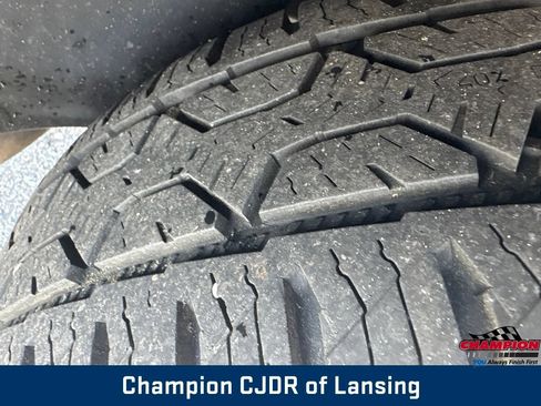 Used 2019 Chevrolet Trax LT w/ LT Convenience Package AWD/4WD image 29