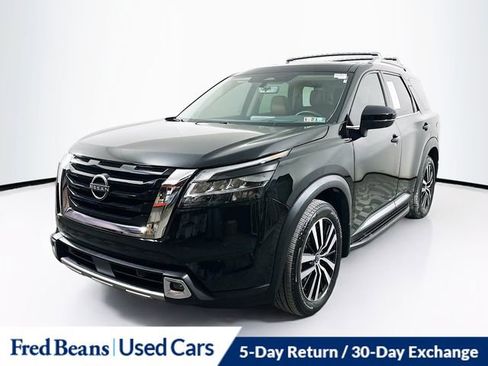 Used 2023 Nissan Pathfinder Platinum image 3
