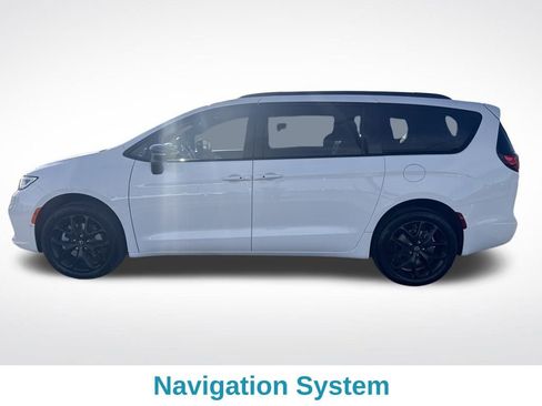 New 2026 Chrysler Pacifica Limited image 3
