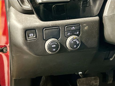 Used 2024 Chevrolet Silverado 1500 LT image 9