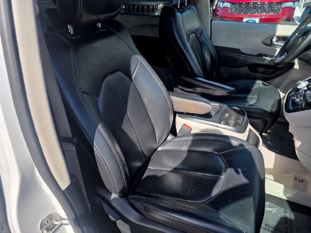 Used 2022 Chrysler Pacifica Touring-L FWD image 10