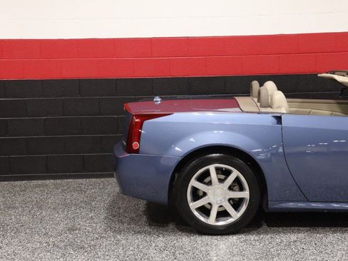 Used 2005 Cadillac XLR RWD image 5