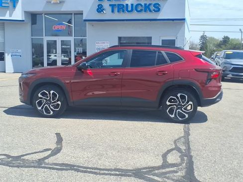 Used 2024 Chevrolet Trax RS w/ Sunroof Package FWD image 7