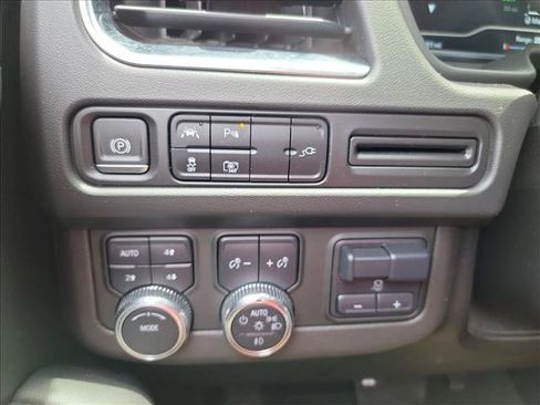 Used 2022 GMC Yukon XL SLT w/ SLT Premium Package AWD/4WD image 17