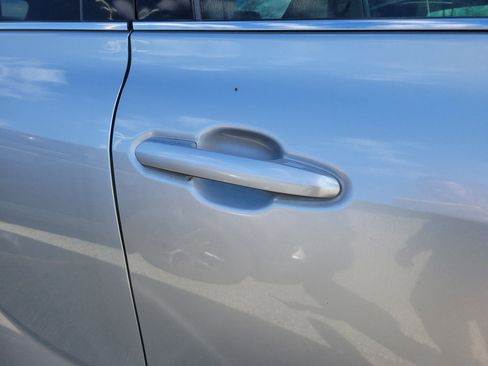 Used 2020 Toyota Highlander XLE image 28