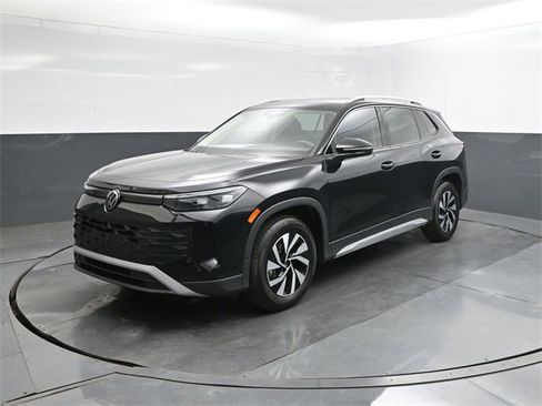 New 2025 Volkswagen Tiguan S image 1