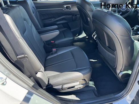 Certified 2023 Kia Sorento SX image 24