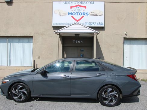 Used 2025 Hyundai Elantra Sport FWD image 5