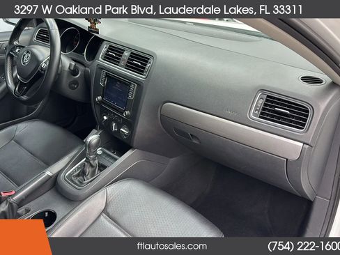 Used 2017 Volkswagen Jetta SE FWD image 38