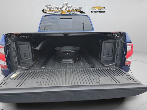 Used 2020 Nissan Titan PRO-4X w/ Pro-4x Convenience Package AWD/4WD image 10