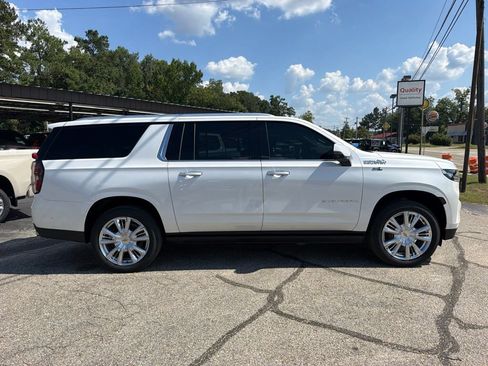 Used 2024 Chevrolet Suburban High Country w/ Advanced Technology Package AWD/4WD image 4