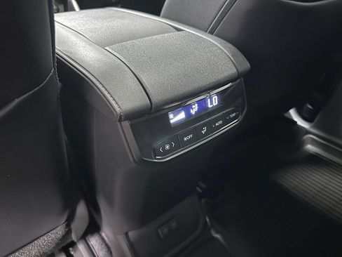 Used 2020 Toyota Highlander XLE AWD/4WD image 47