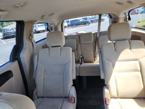 Used 2016 Dodge Grand Caravan SXT FWD image 13