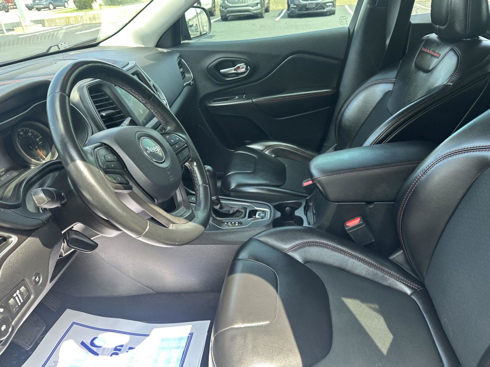 Used 2019 Jeep Cherokee Trailhawk w/ Comfort/Convenience Group AWD/4WD image 22