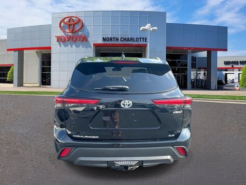 Used 2020 Toyota Highlander XLE AWD/4WD image 6