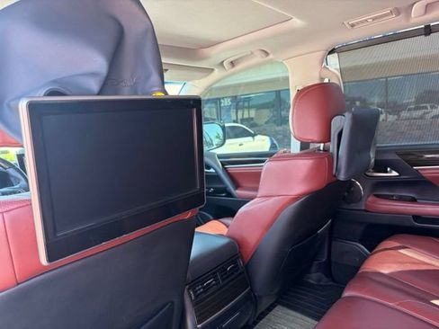 Used 2019 Lexus LX 570 4WD w/ Luxury Package image 37