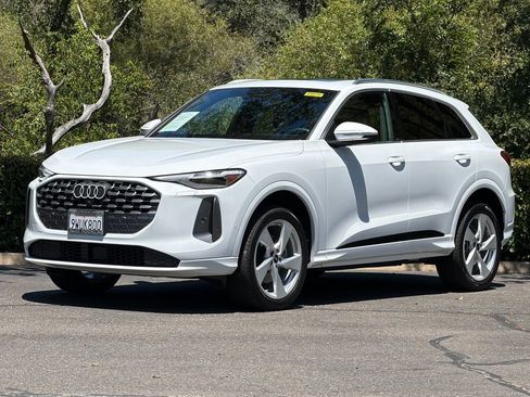 Certified 2025 Audi Q5 Premium w/ Premium Plus AWD/4WD image 9