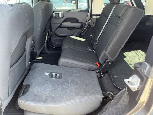 Used 2021 Jeep Wrangler Unlimited Sahara AWD/4WD image 16