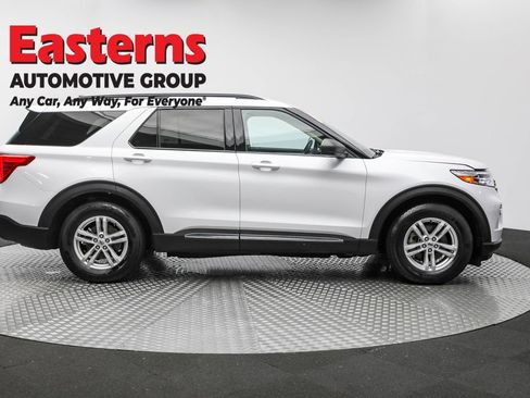 Used 2023 Ford Explorer XLT w/ Equipment Group 202A image 4