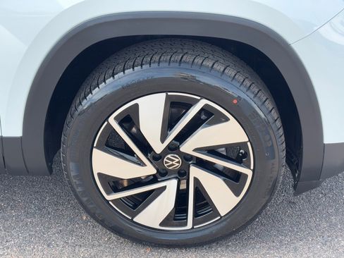 Used 2024 Volkswagen Atlas SE image 8