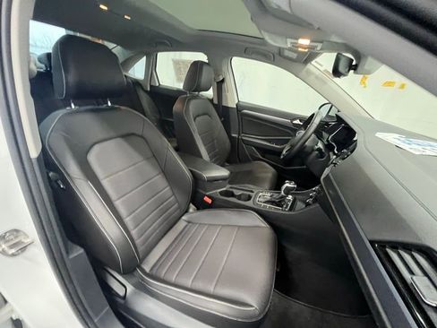 Certified 2023 Volkswagen Jetta SE w/ Panoramic Sunroof Package image 13
