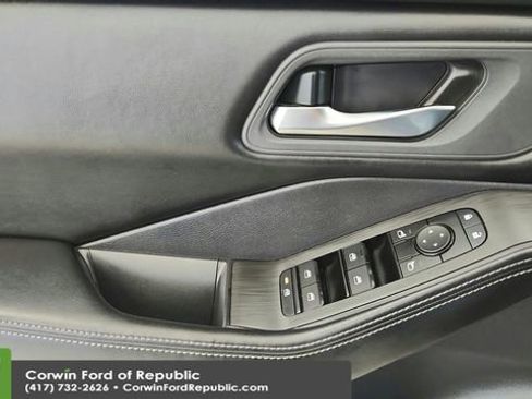 Used 2024 Nissan Rogue SV image 20