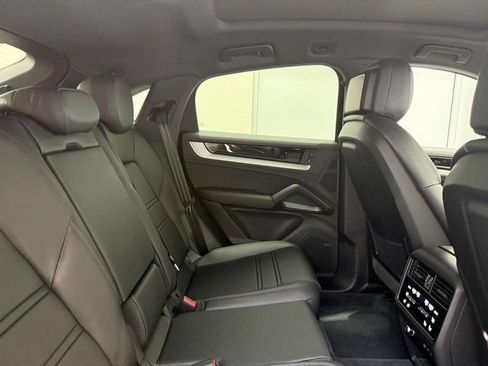 Certified 2026 Porsche Cayenne Coupe AWD/4WD image 13