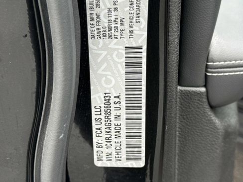 Used 2024 Jeep Grand Cherokee L Laredo image 30