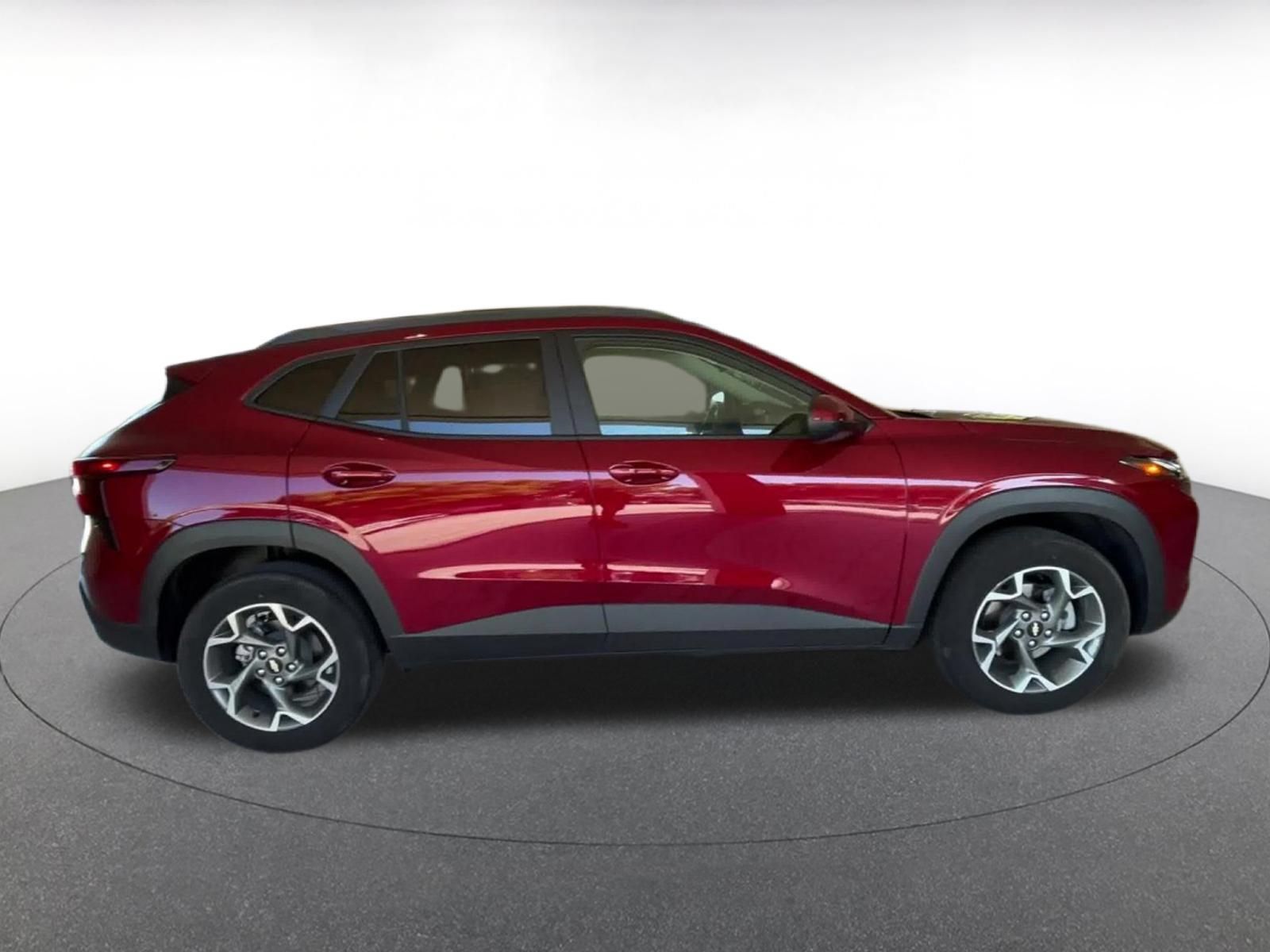 Used 2025 Chevrolet Trax LT w/ LT Convenience Package FWD image 15